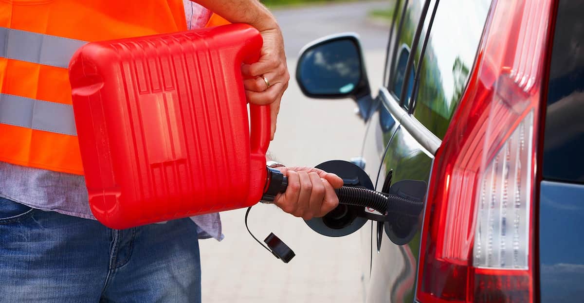 امداد خودرو هنگام تمام شدن بنزین در جاده چه می‌کند؟