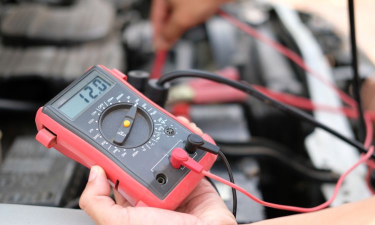 ولتاژ باتری خودرو