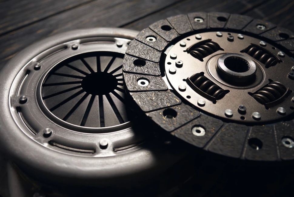 علت بوی سوختن کلاچ و راهکارهای پیشگیری