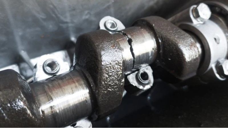 مهم ترین علائم خرابی میل‌ لنگ که نباید نادیده بگیرید